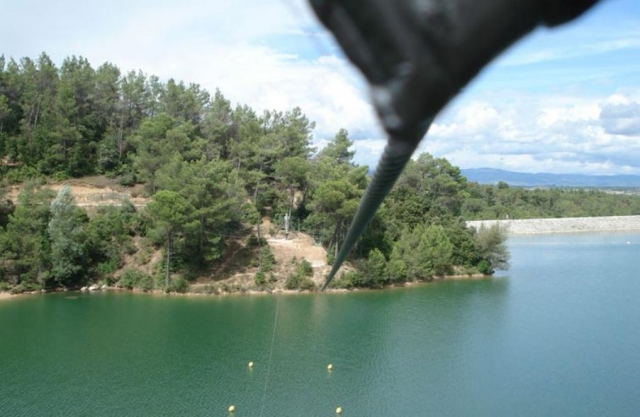  Tirolesa sobre el lago